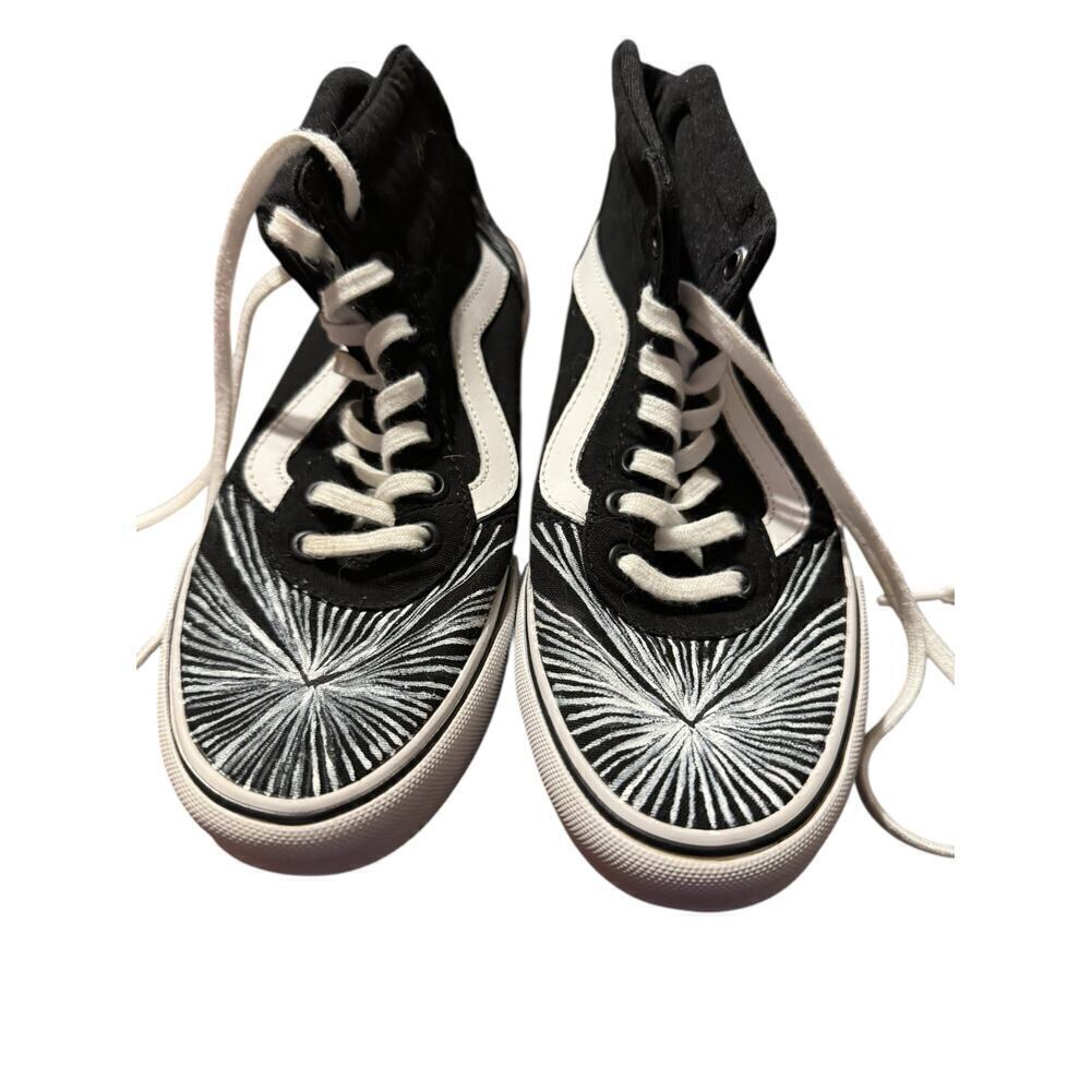 Vans Women Size 7 US Black White Sneakers Tennis Shoes